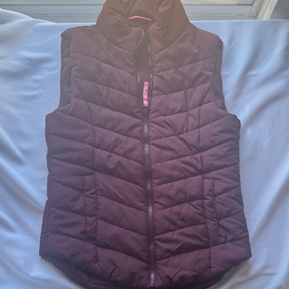 Aeropostale Quilted Vest in Maroon